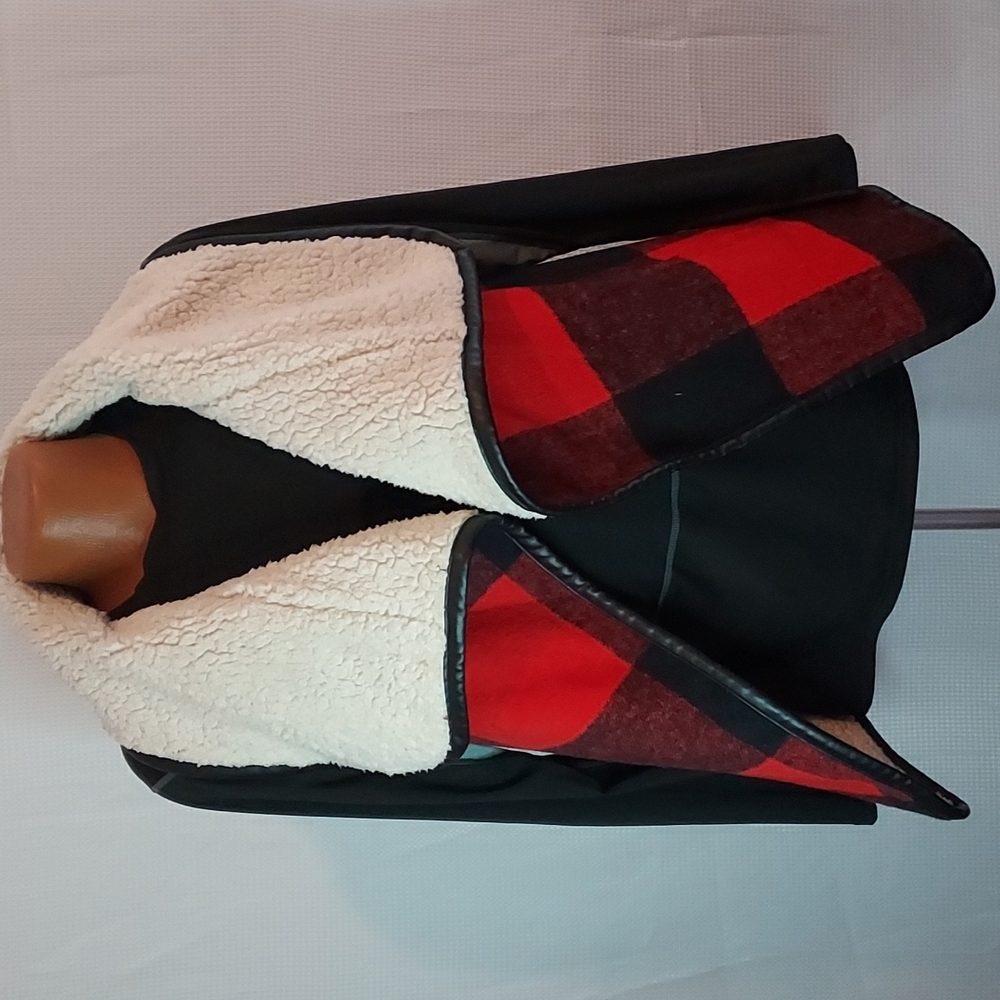 Love Tree size small buffalo plaid vest